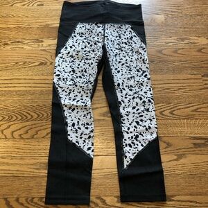 Athleta Stealth TruCool Sculptek Capri Legging Black Stone Printed